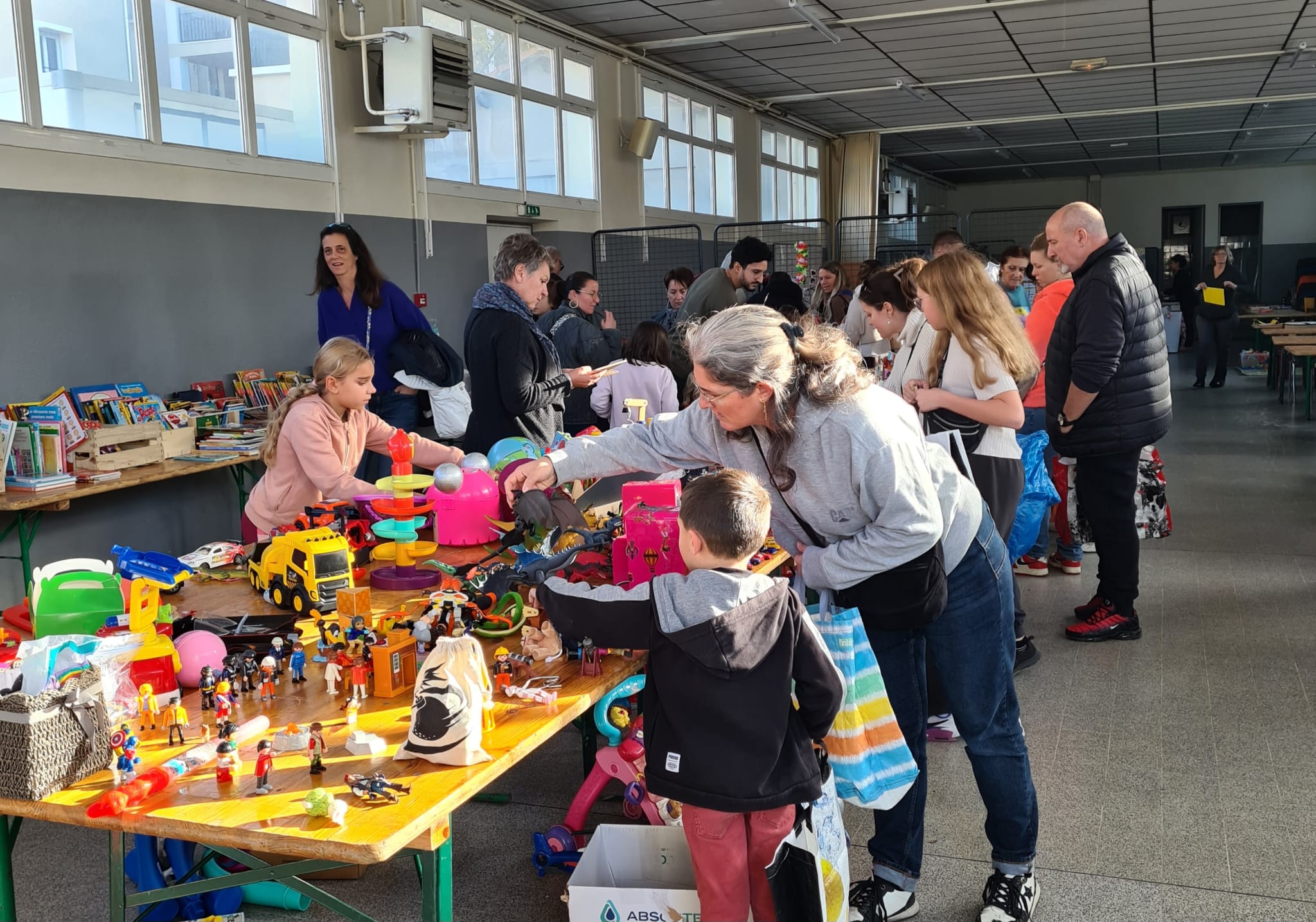 Franc succès pour la gratiferia des minots !